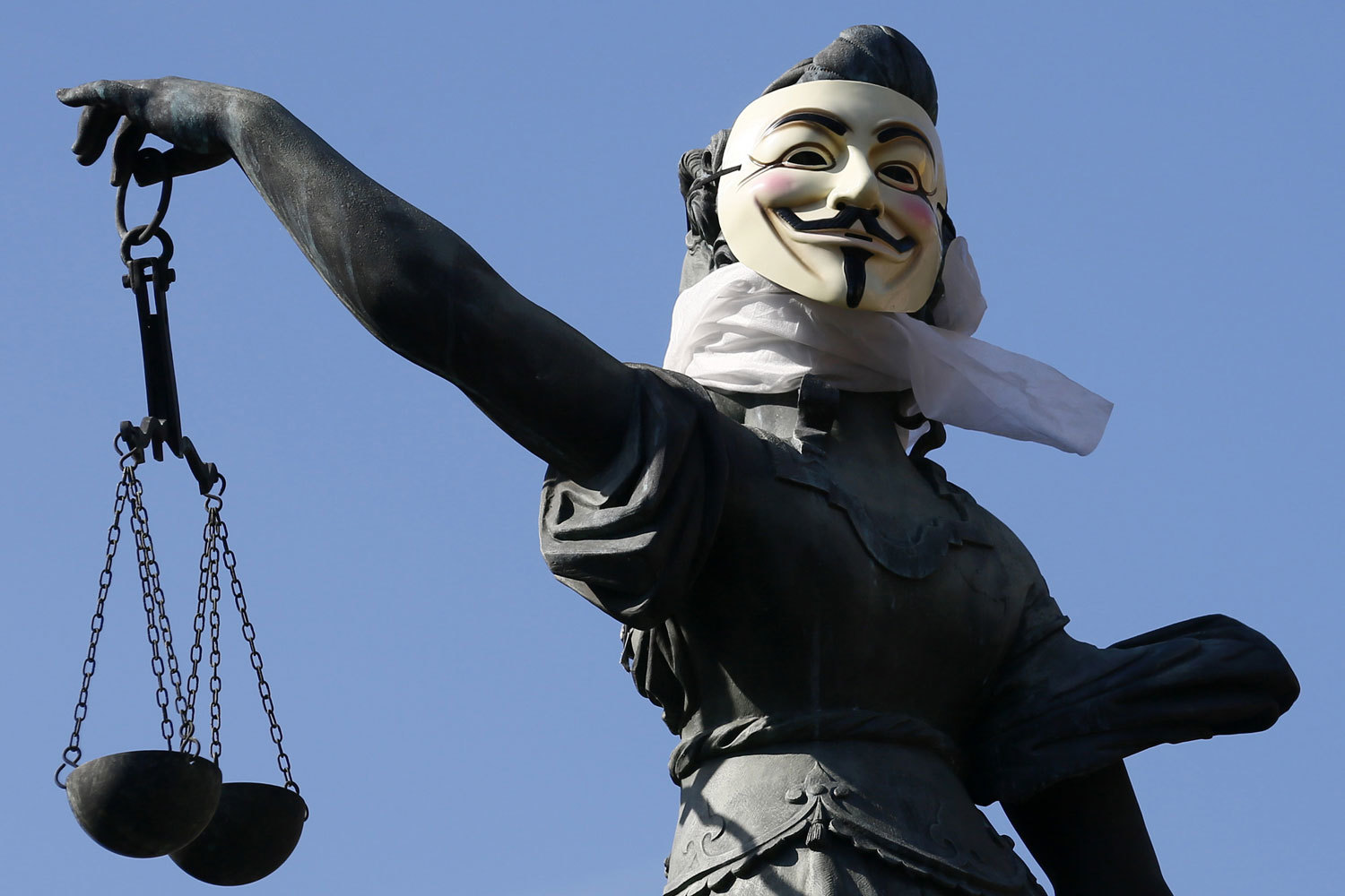 Российская Фемида своевольно улыбнулась европейской