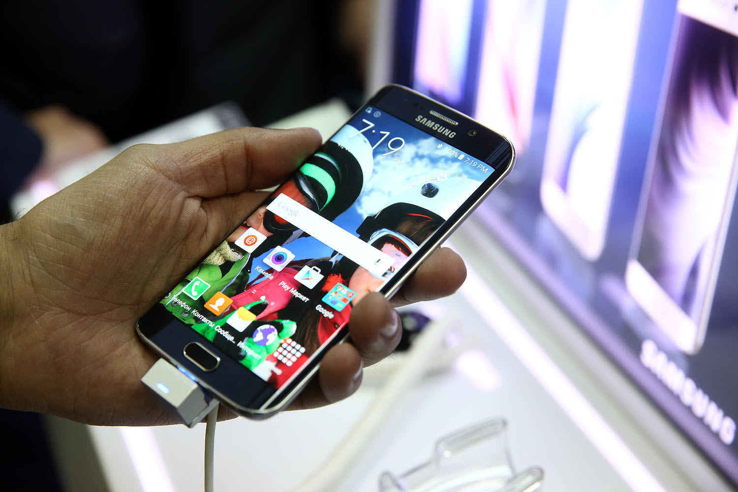 Производство новых смартфонов Samsung Galaxy S6 и S6 Edge было перестроено, но пока оптимизация продаж не произошла