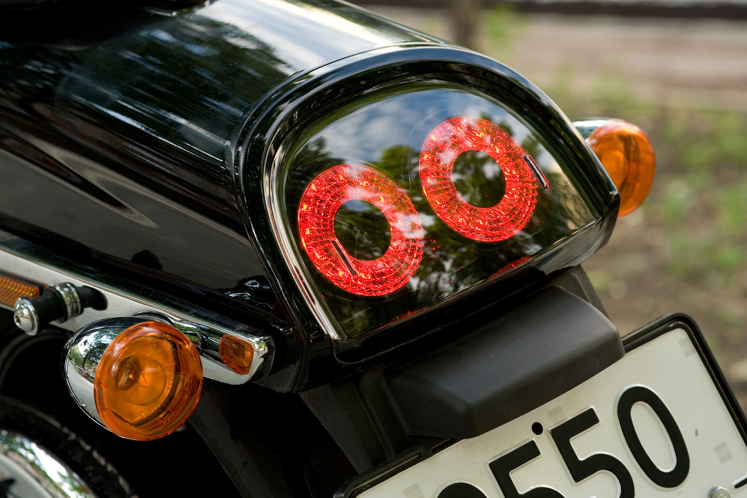 LED стоп-сигнал напоминает удивленные глаза робота Бендера