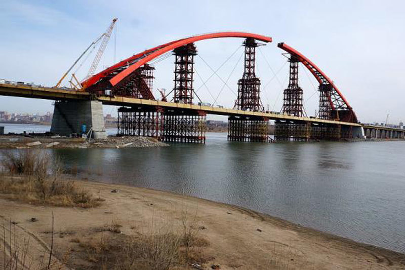 Длина шестиполосного Бугринского моста – 2095 м, мостового перехода – 5819 м