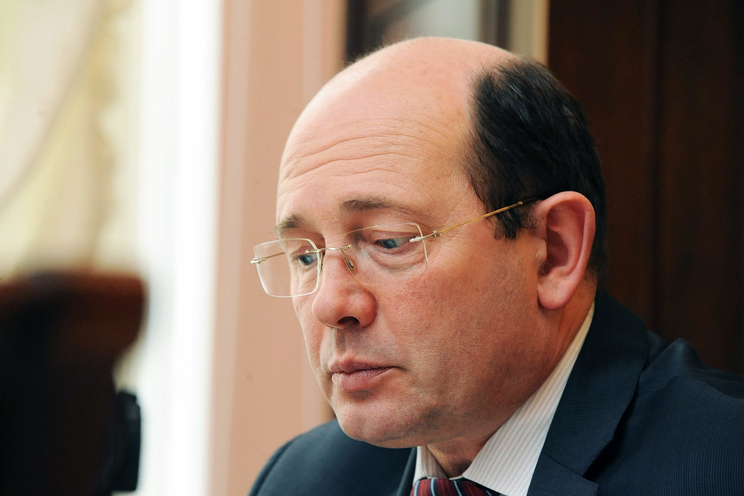 Премьер Дмитрий Медведев объявил выговор председателю правления «Автодора» Сергею Кельбаху (на фото)