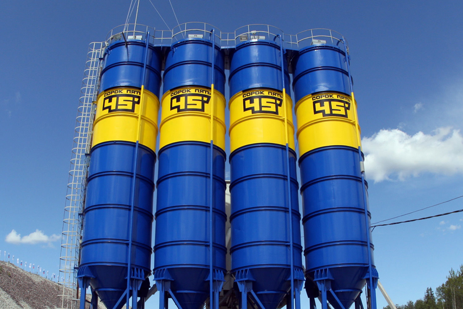 В декабре прошлого года ЛСР объявила о продаже «Евроцементу» цементного завода в Сланцах