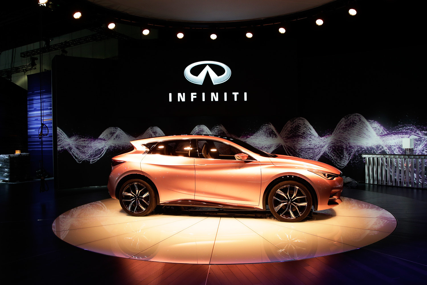 Хетчбэк Q30 адресован в первую очередь европейскому рынку