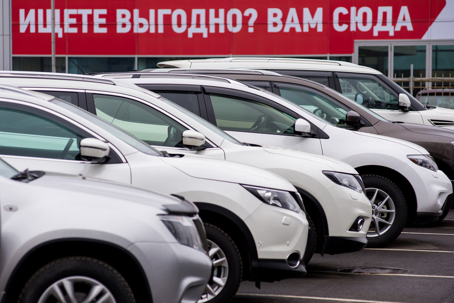 Самым удачным месяцем в этом году стал июнь: продажи выросли на 14% по отношению к маю – до 10 965 автомобилей, но упали на 30% к июню прошлого года