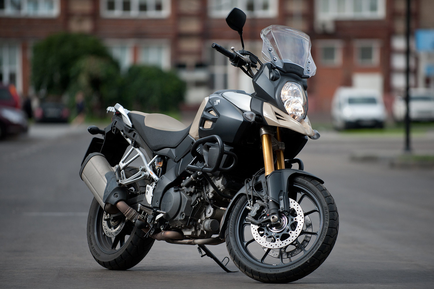 Он выглядит массивным, но удобная посадка делает его подходящим транспортным средством для людей ростом выше 175 см