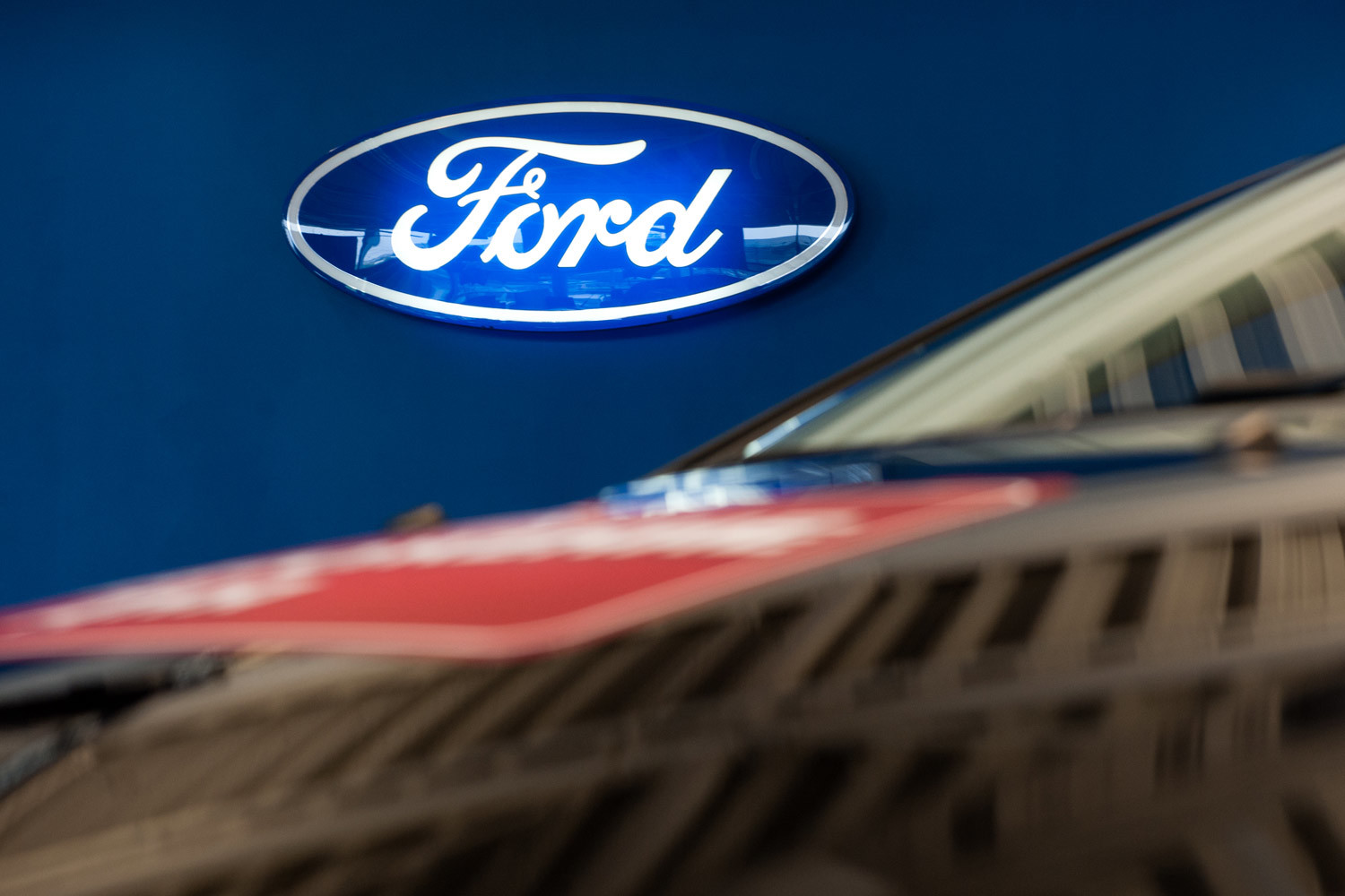 Выручка Ford в минувшем квартале немного снизилась, до $37,3 млрд по сравнению с $37,4 млрд за аналогичный период прошлого года