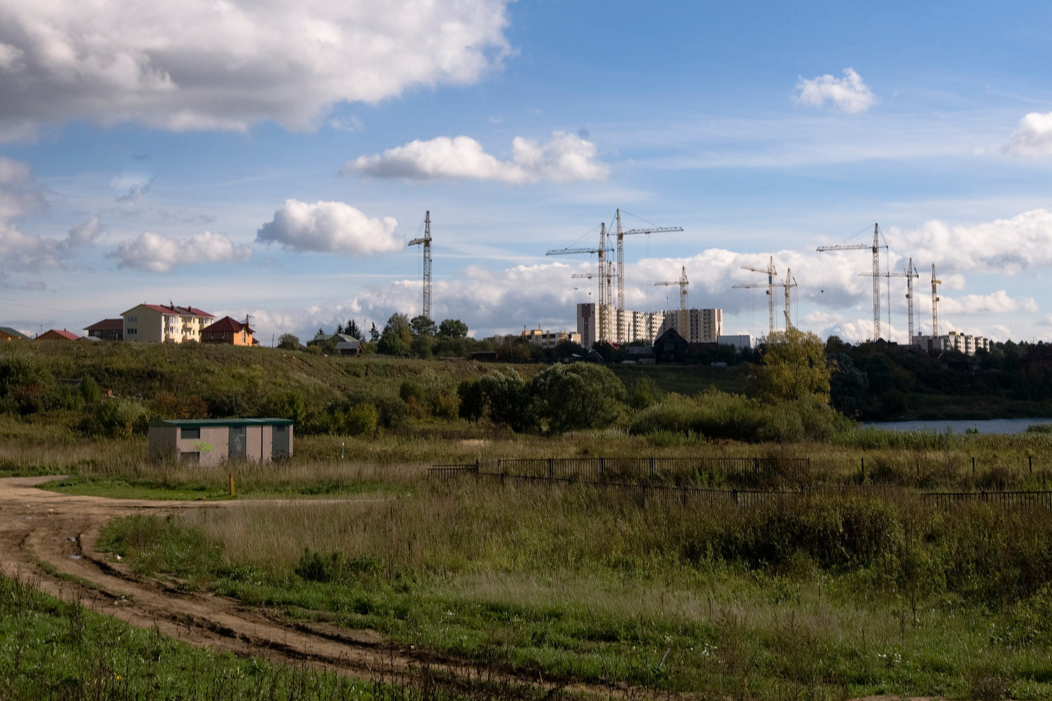 Подмосковные власти, опасаясь проблем с обманутыми дольщиками, лоббируют отмену долевого строительства