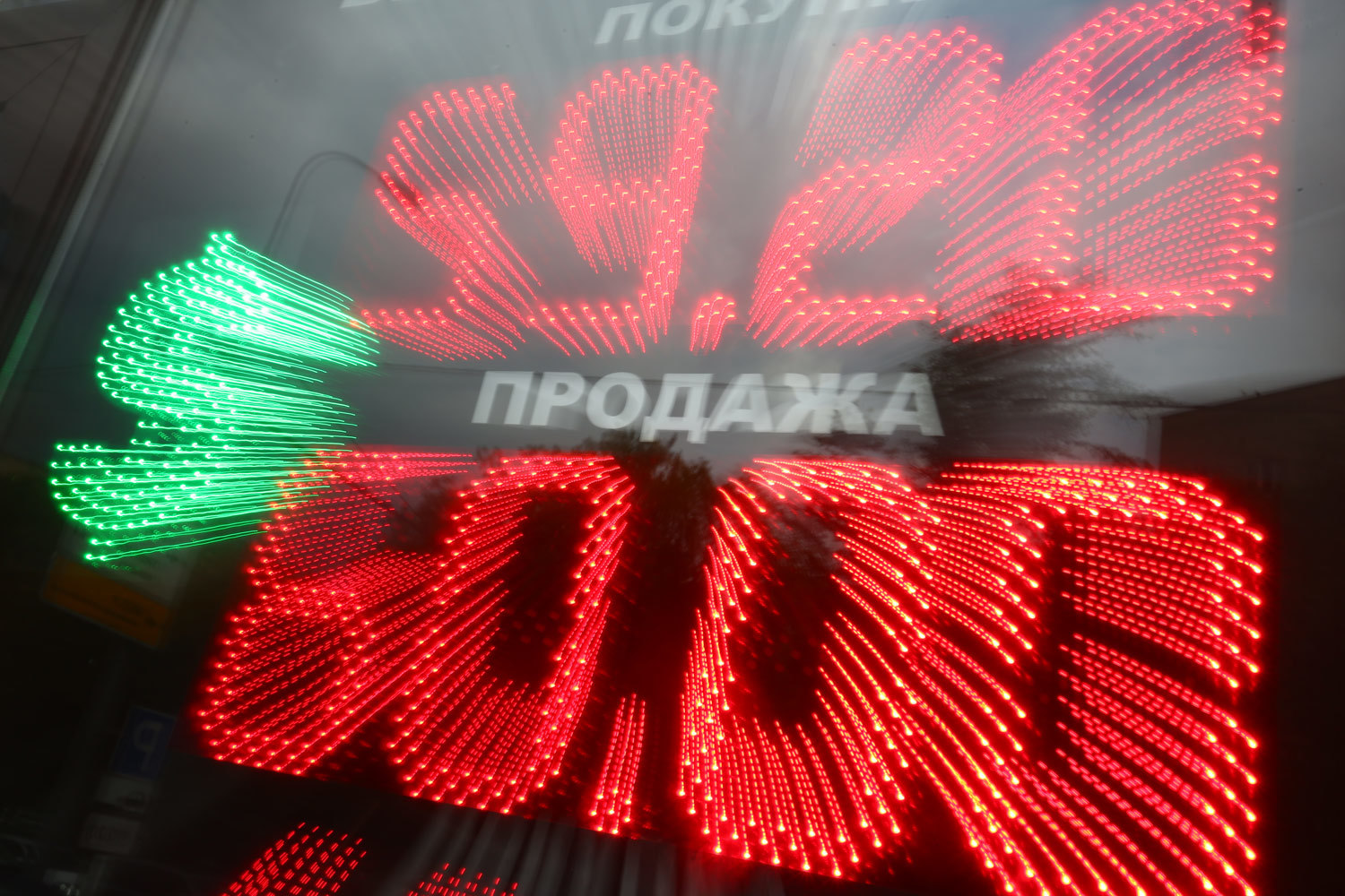 Официальные курсы, установленные ЦБ на 29 июля, - 60,22 руб. за доллар и 66,62 руб. за евро