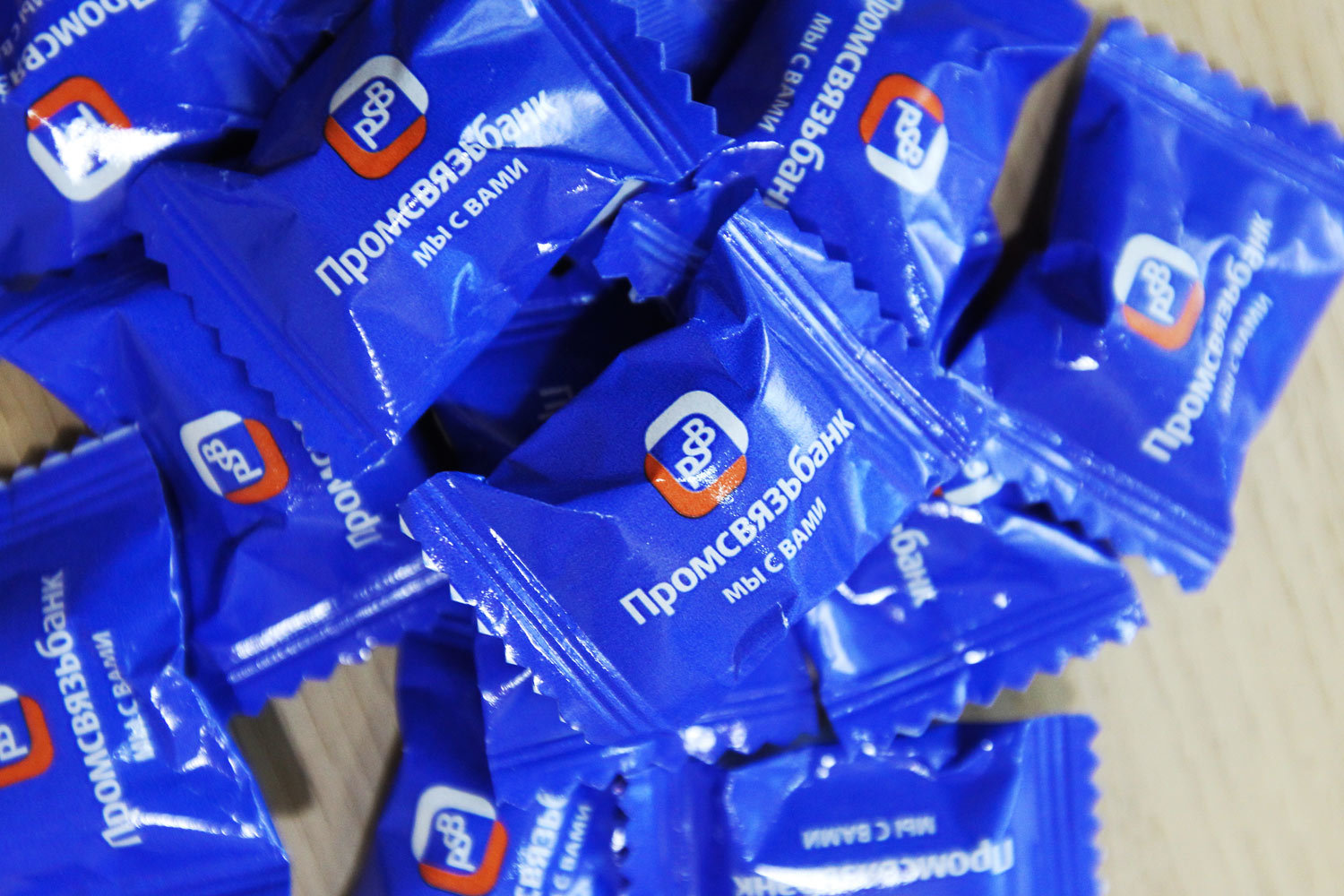 Промсвязьбанк с запасом соблюдает регуляторные ограничения, с 1 января 2016 г. задолженность связанных сторон будет в рамках значений, установленных ЦБ, сообщил представитель банка