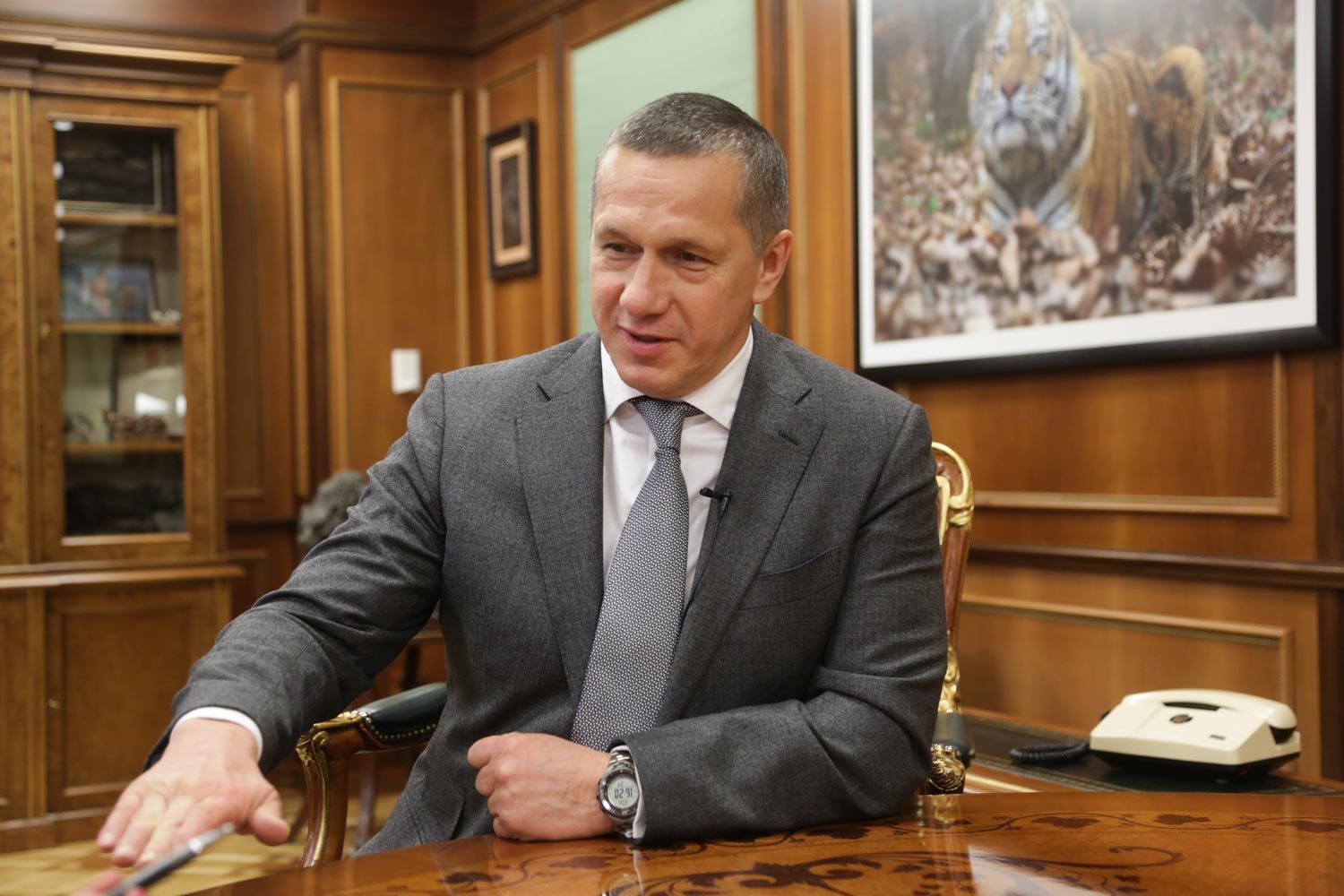 Деньги пойдут на строительство первого железнодорожного моста через Амур в Китай, дороги к золоторудным месторождениям и на переработку мусора на Сахалине