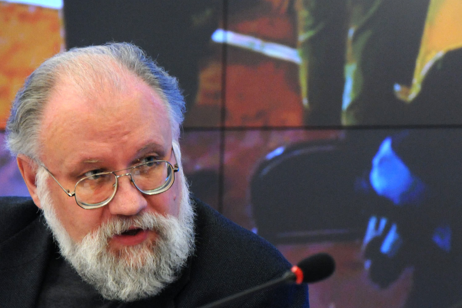 Председатель Центризбиркома (ЦИК) Владимир Чуров объявил замечание председателю избирательной комиссии Нижегородской области Сергею Кузьменко за «упущения» в работе по исполнению решений ЦИК