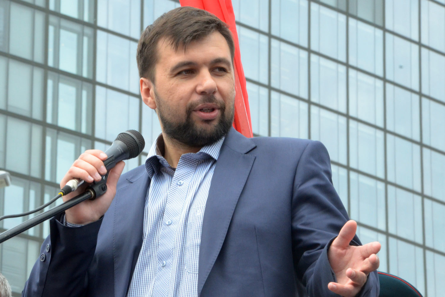 Полпред ДНР Денис Пушилин (на фото) и представитель ЛНР Владислав Дейнего поддерживают предложение продлить сроки выполнения минских соглашений на 2016 г.