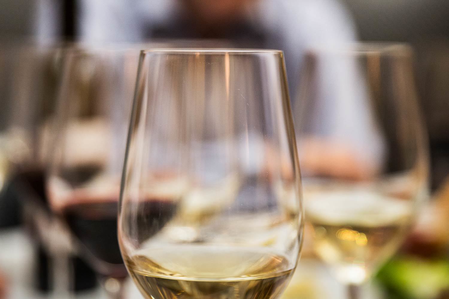 Санаторно-курортные организации размещают туристов, поэтому в них должны быть бары и рестораны, пишет автор в пояснительной записке