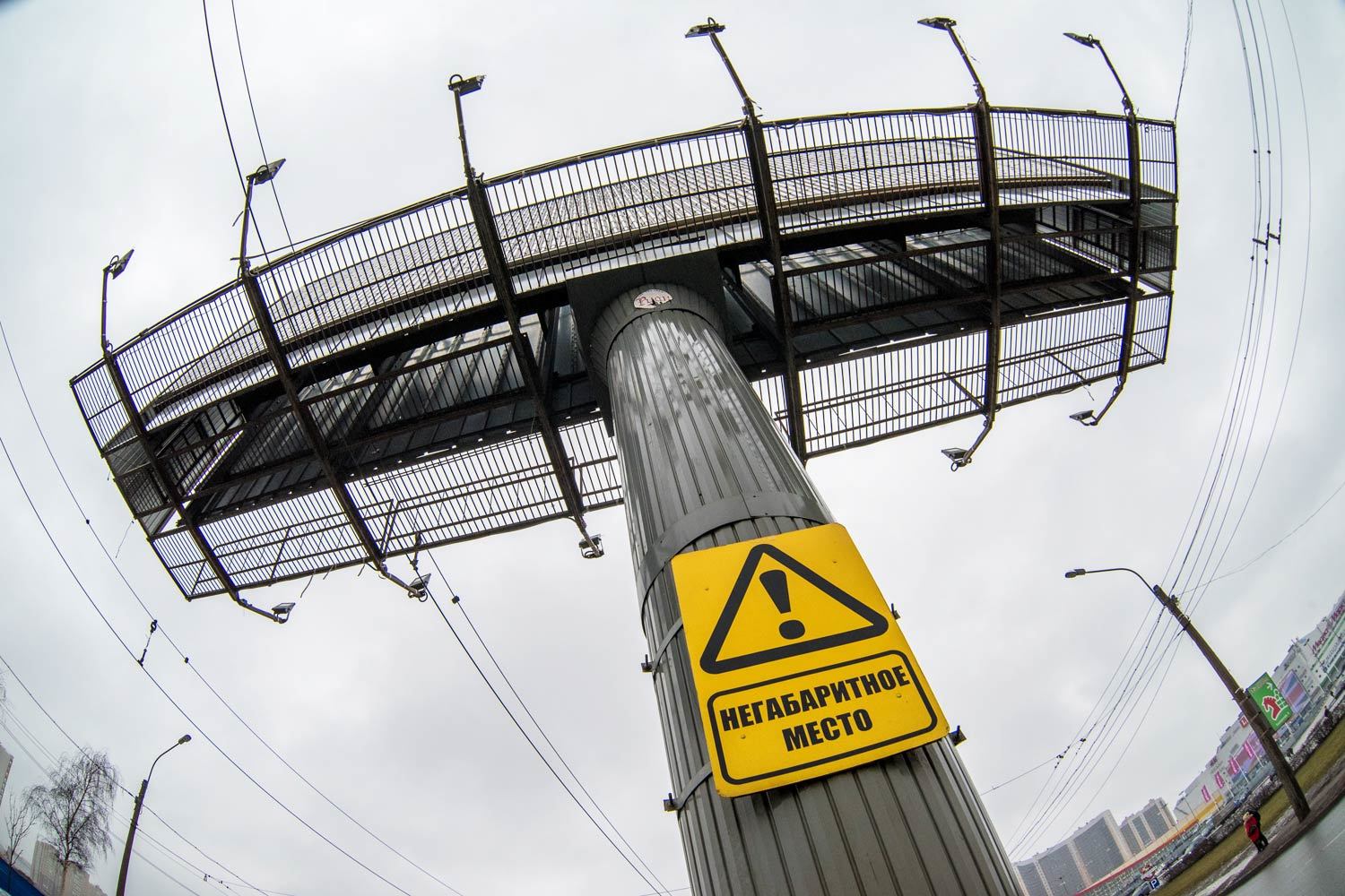 Комиссией было принято решение приостановить начисление платежей по большинству мест, на которых операторы не смогли установить рекламные щиты