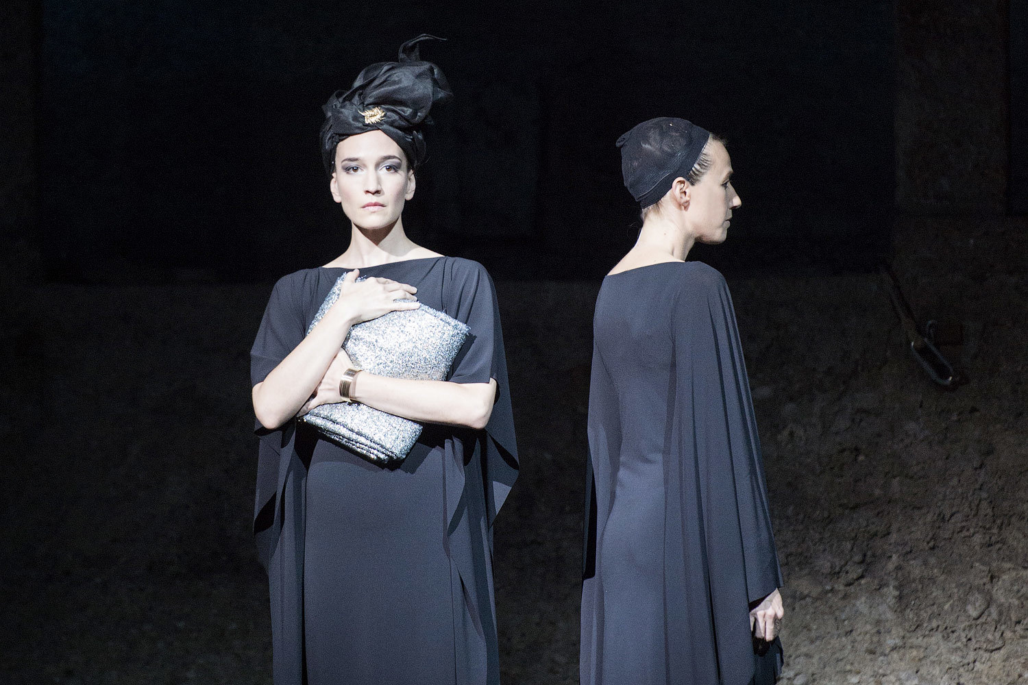 Дидону (Кейт Линдсей) и Колдунью (Йоханна Вокалек) нередко трудно отличить друг от друга