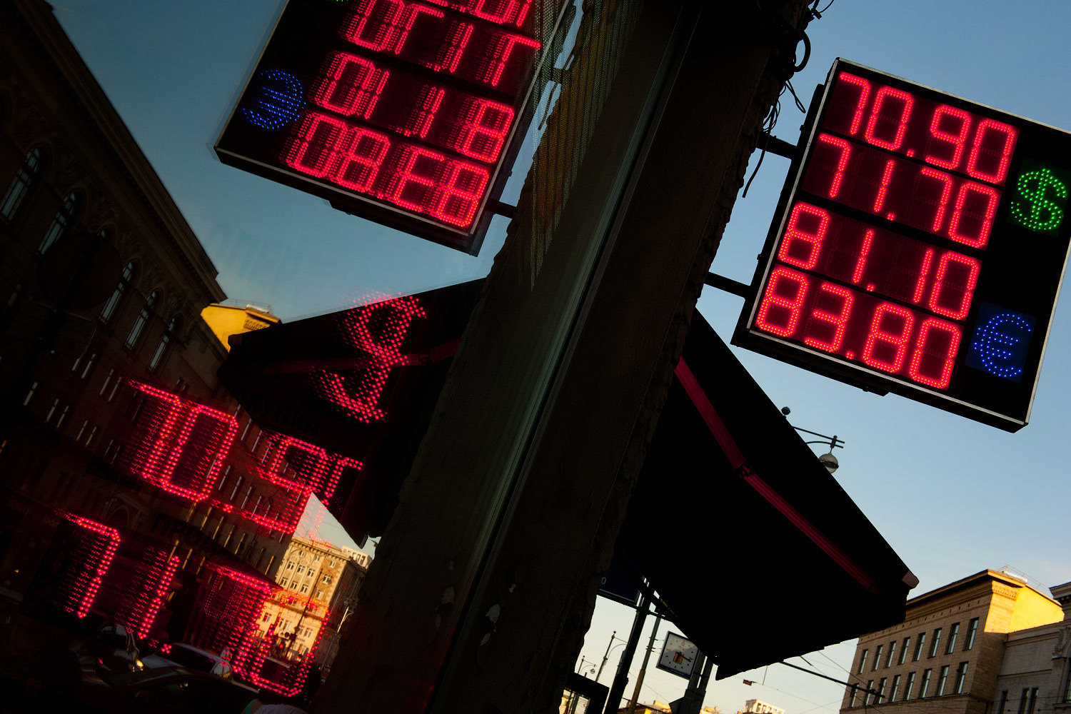 Центробанк пытается понять, с каким курсом банкам придется давать льготы