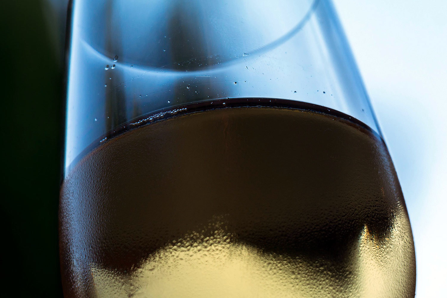 Среди сторонников торговли алкоголем в интернете все больше чиновников