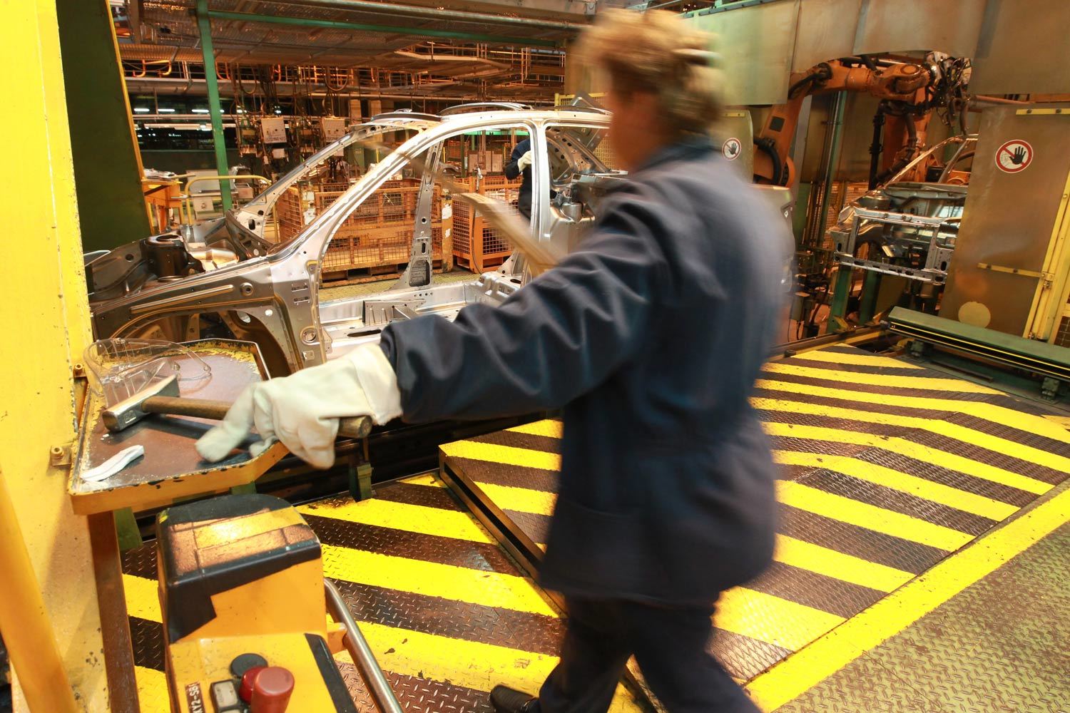 В целом число сотрудников на основных предприятиях российского автопрома с мая 2014 г. по май 2015 г. сократилось на 10,5%, по оценке «АСМ-холдинга»