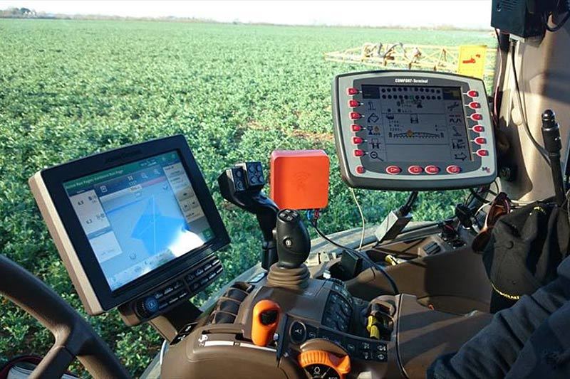 Информационные системы работают на основе данных, поступающих с установленных на сельхозтехнике датчиков для отслеживания посадки, опрыскивания и уборки урожая
