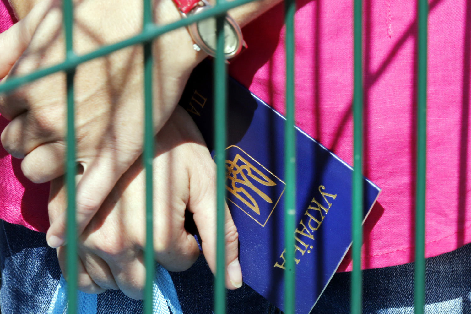 Представитель СКР Владимир Маркин напомнил, что год назад в ведомстве появилось специальное подразделение для расследования преступлений, совершенных на юго-востоке Украины