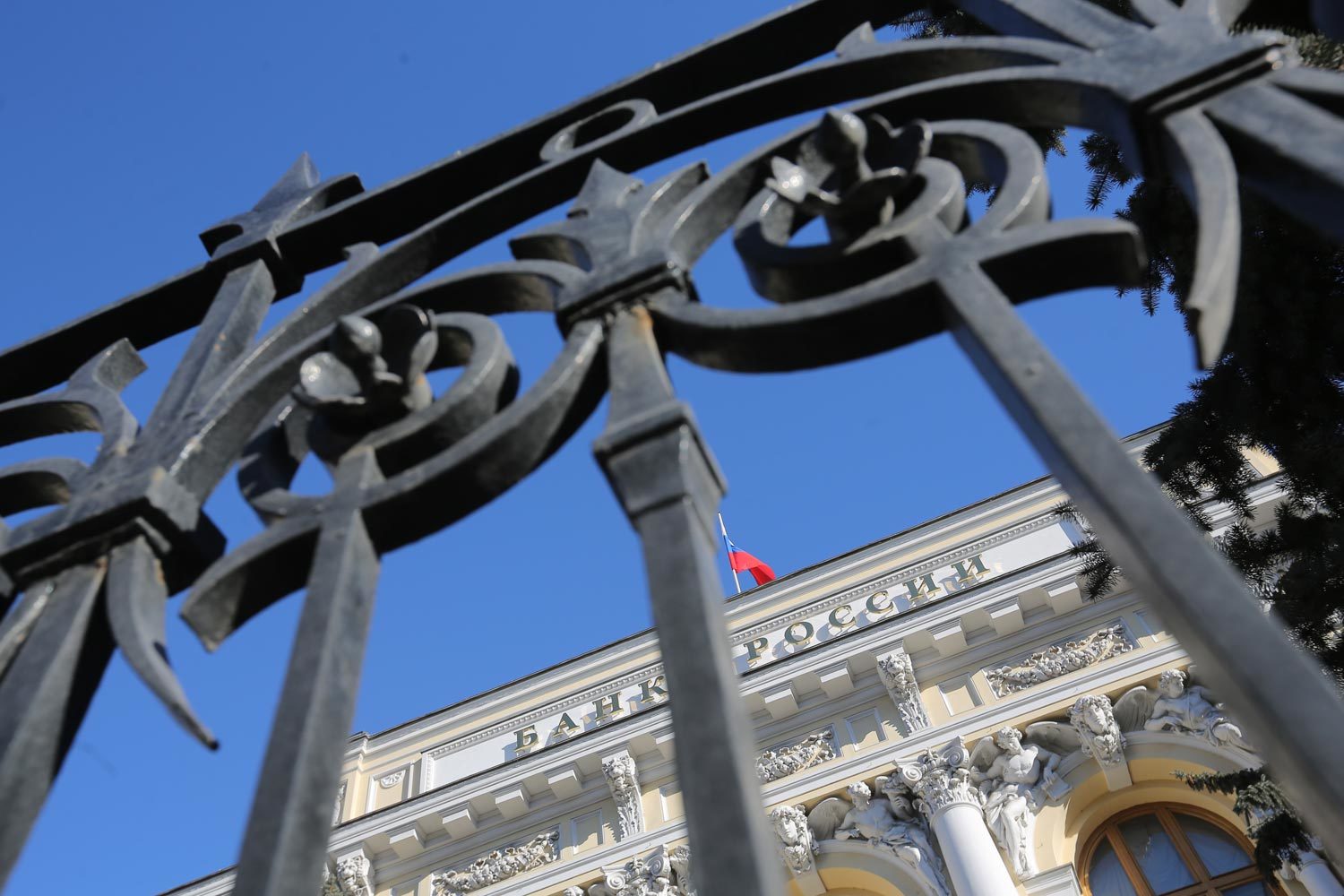 ЦБ пошел навстречу банкам, хотя многие из них уверяют, что не нуждаются в поблажках