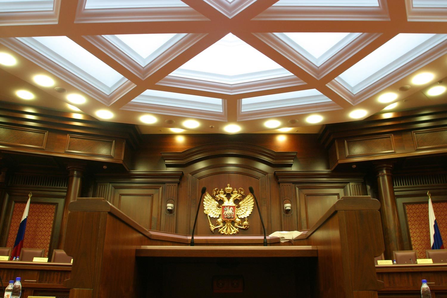 Формально определения Конституционного суда обладают той же юридической силой, что и постановления, но на практике их часто игнорируют