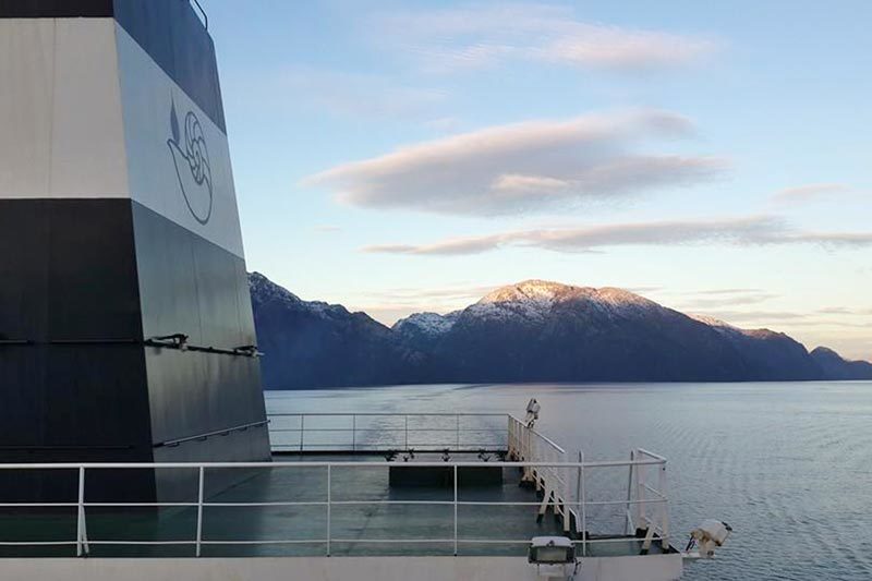 На конвенционные суда будет перегружаться газ с танкеров усиленного ледового класса, чтобы перевозить груз, когда нет навигации по Северному морскому пути