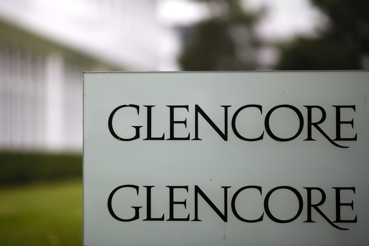 Glencore закрывает производство в Африке на 18 месяцев