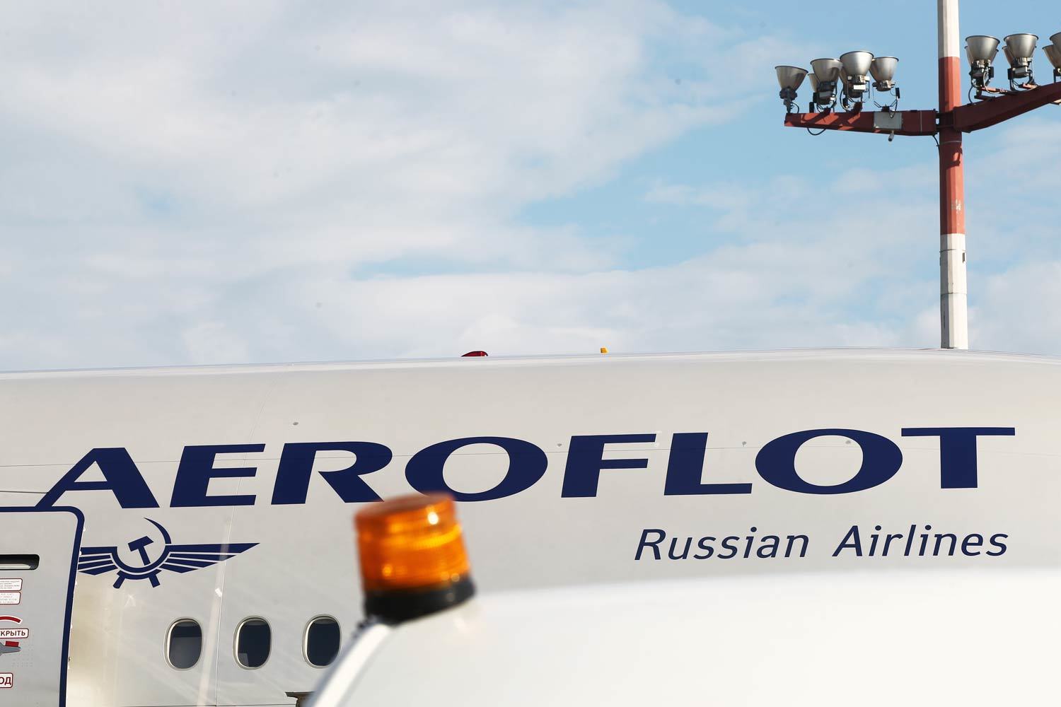 Решение по кандидатуре Сапрыкина было принято совсем недавно, именно он ведет сделку по покупке "Аэрофлотом" 75%+1 акция "Трансаэро"