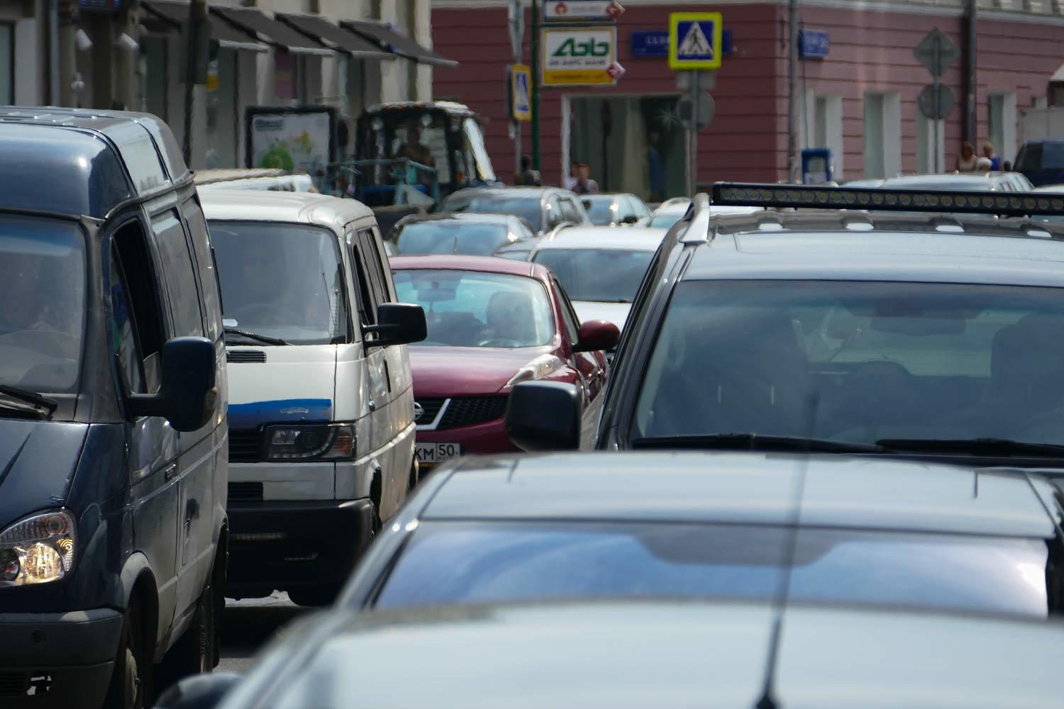 Быстрое ослабление рубля привело к повышению спроса на подержанные автомобили, отмечает представитель Auto.ru