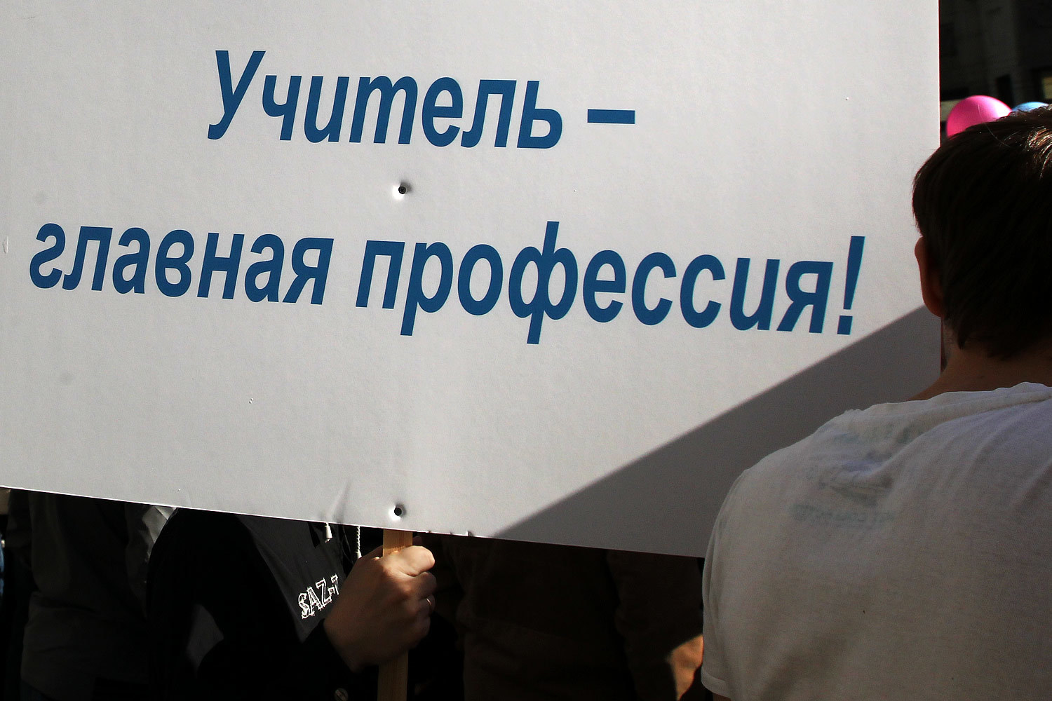 Мурманские власти считают снижение зарплат учителям не противоречащим «майским указам»