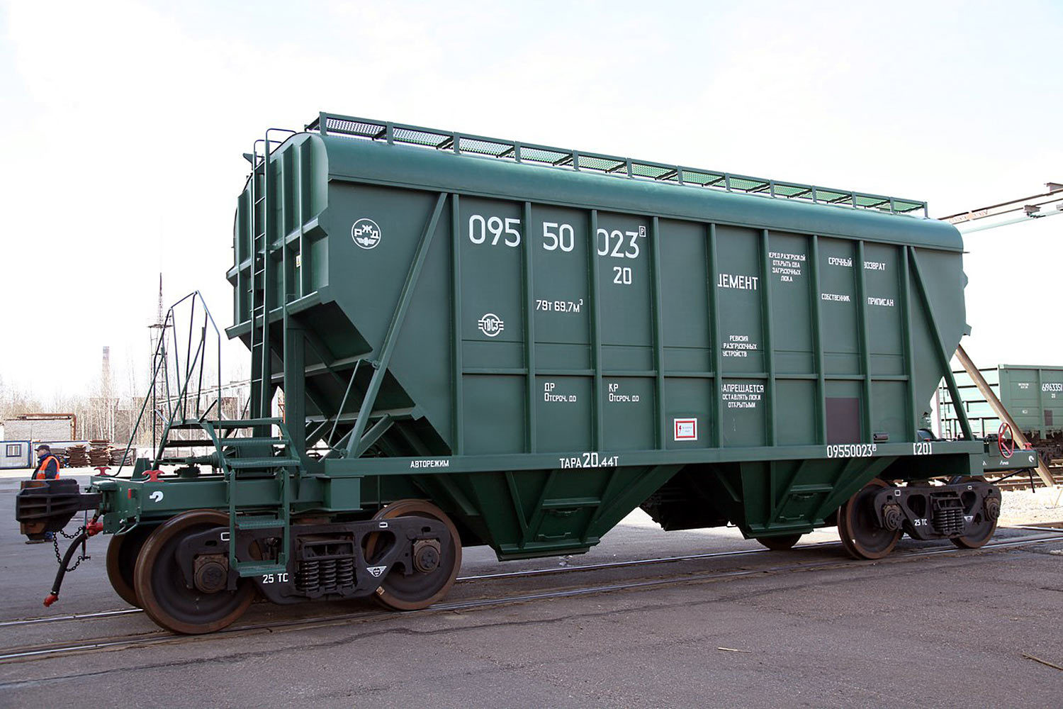 Прекратить дело предложил Новокузнецкий вагоностроительный завод, привлеченный к делу в качестве третьей стороны, рассказал источник, близкий к одному из участников совещания