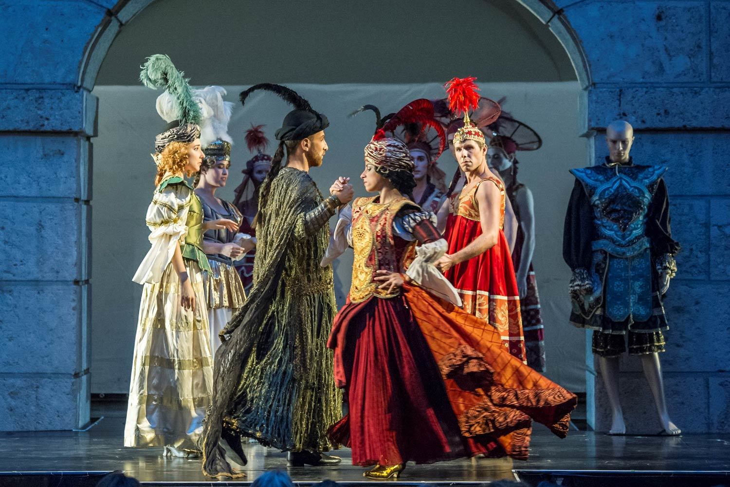 Барочную оперу в Инсбруке показывают во дворе иезуитской гимназии