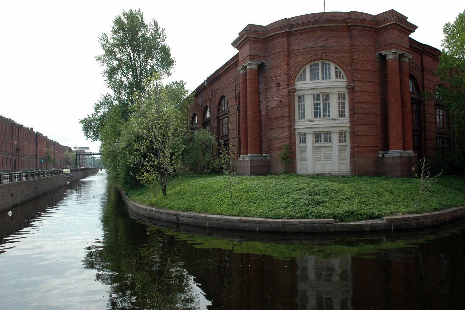 Начать программу «Сохранение и развитие исторического центра Санкт-Петербурга» решили с двух пилотных кварталов: «Северная Коломна – Новая Голландия» и «Конюшенная»