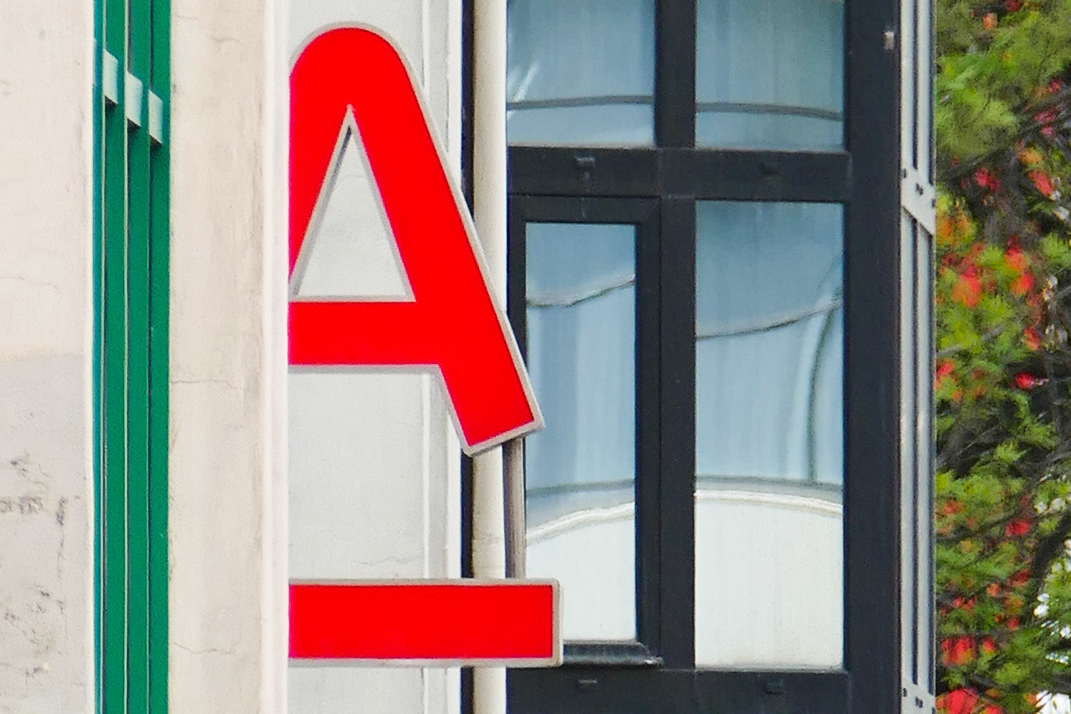 Alforma Capital Markets находится в Нью-Йорке, основана в 2001 г. как дочернее инвестиционное подразделение Альфа-банка