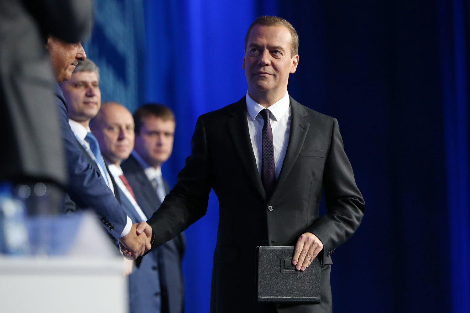 Медведев отметил три направления, о которых собрался говорить: инвестиционная активность, импортозамещение, госуправление