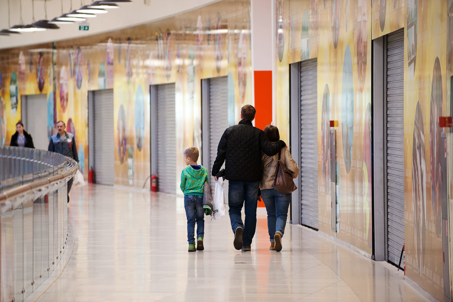 Торговой недвижимости много, конкуренция растет, а реальные доходы российского населения снижаются