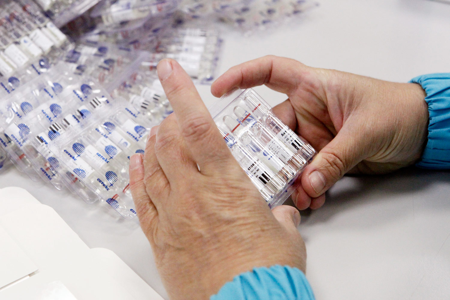 Чтобы дорогие препараты не подорожали еще, нужно, чтобы их по-прежнему закупал Минздрав, считают сенаторы