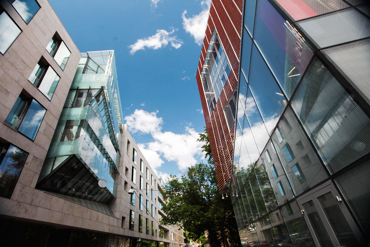 Застройщики дорого жилья в Москве не отказываются от своих планов и продолжают выводить на рынок новые объекты