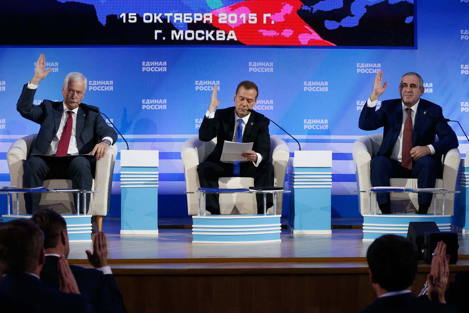 Лидеры «Единой России» (слева направо – Борис Грызлов, Дмитрий Медведев и Сергей Неверов) не сомневаются в прозрачности и чистоте процедуры грядущих праймериз