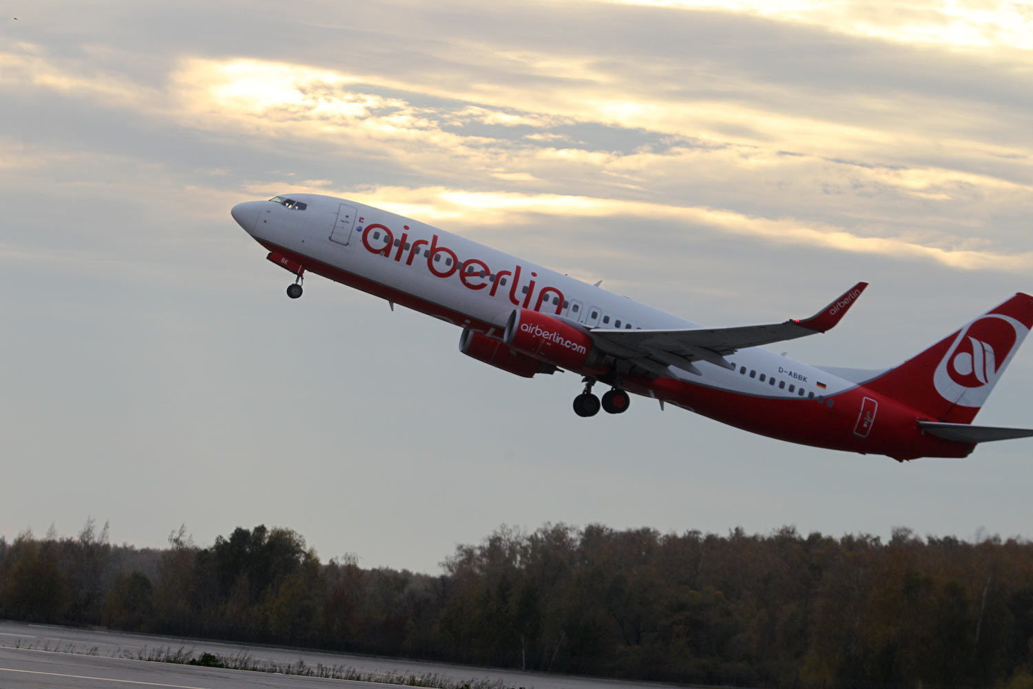 В январе 2015 г. Airberlin уже закрыла направление Москва – Вена, а в марте отменила рейсы Санкт-Петербург – Берлин