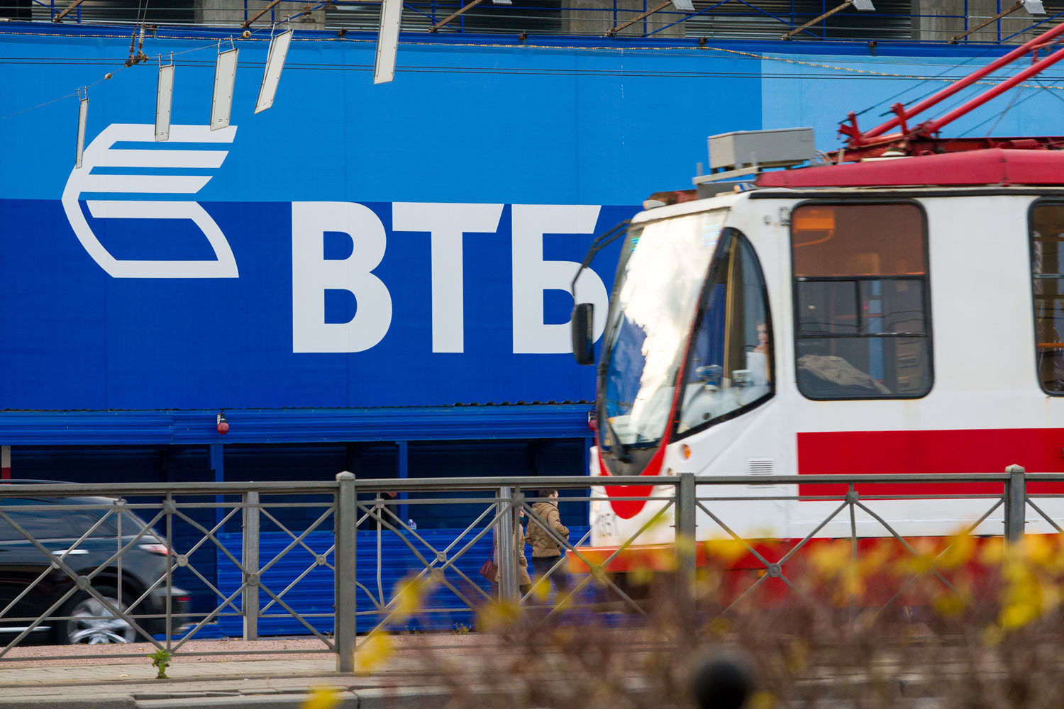 Группа ВТБ присматривается к общественному транспорту Петербурга