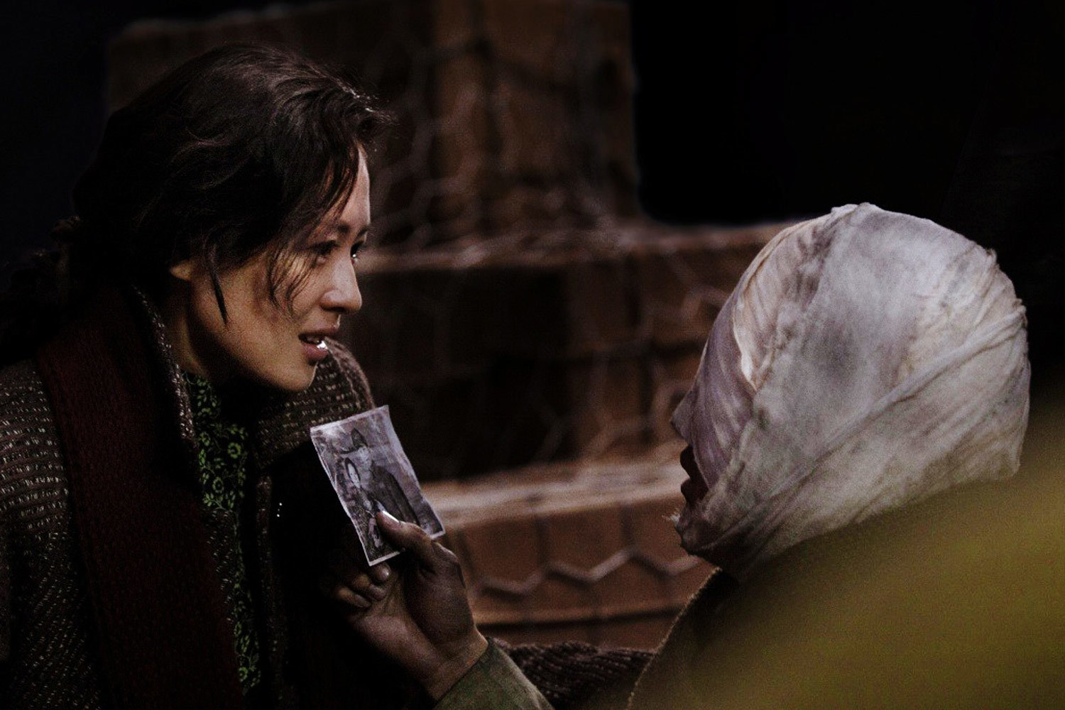 Героиня китайской суперзвезды Чжан Цзыи (слева) не сразу узнает свое счастье