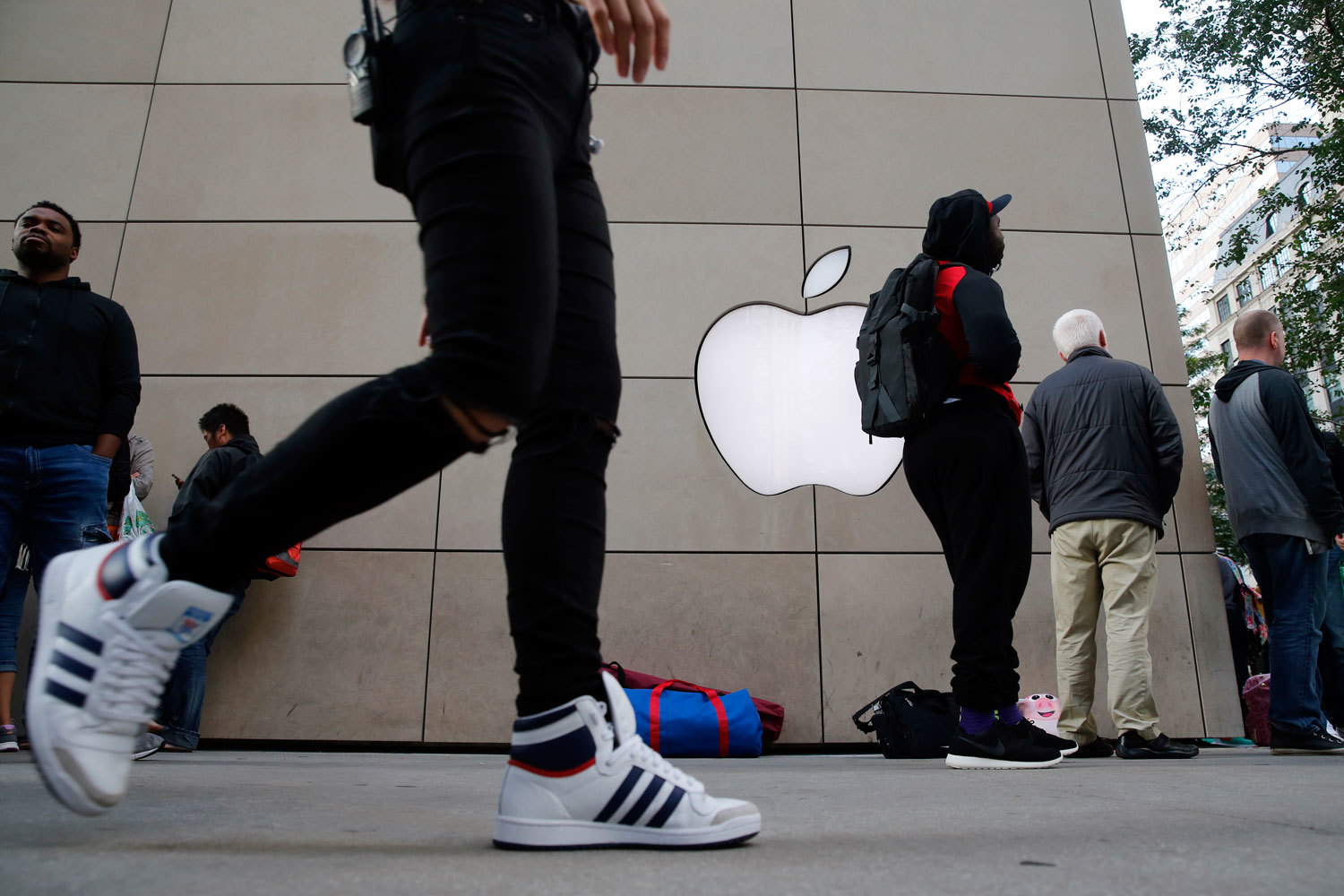 Ажиотаж вокруг iPhone побуждает владельцев смартфонов других марок переходить на продукцию Apple