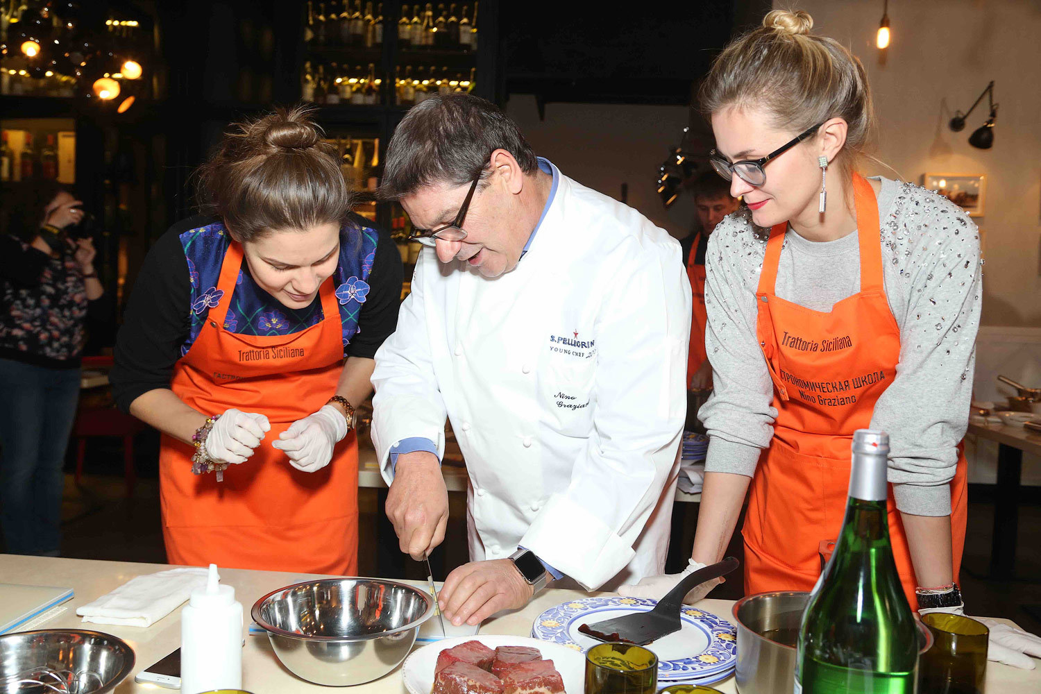 Нино Грациано с участниками мастер-класса «Гастрономической школы Nino Graziano»