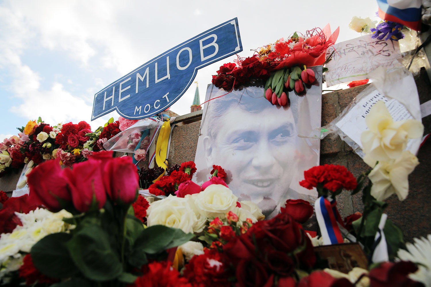 Оппозиционный политик Борис Немцов был застрелен вечером 27 февраля текущего года на Большом Москворецком мосту в Москве