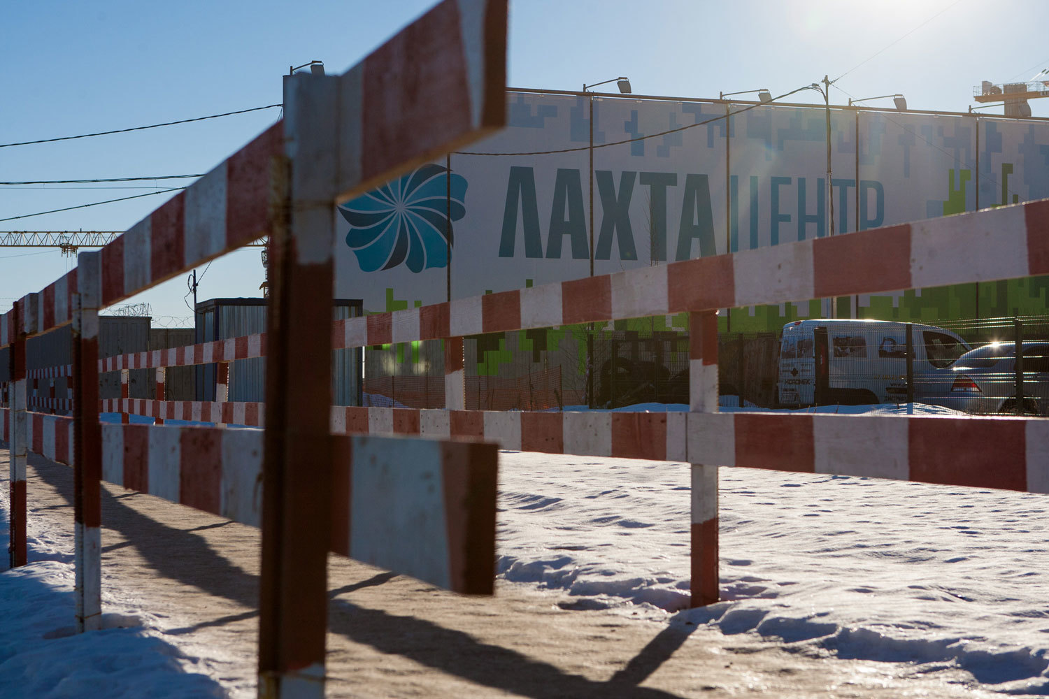 Переезжающим в Петербург структурам «Газпрома» мало «Лахта центра»