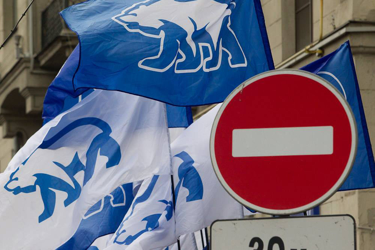 На прошлой неделе Заводской районный суд Орла признал недействительными итоги голосования на избирательном участке № 85, где победил коммунист Евгений Быстров