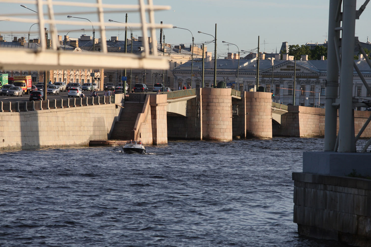 Стоимость реконструкции моста, по словам чиновников, выросла из-за инфляции