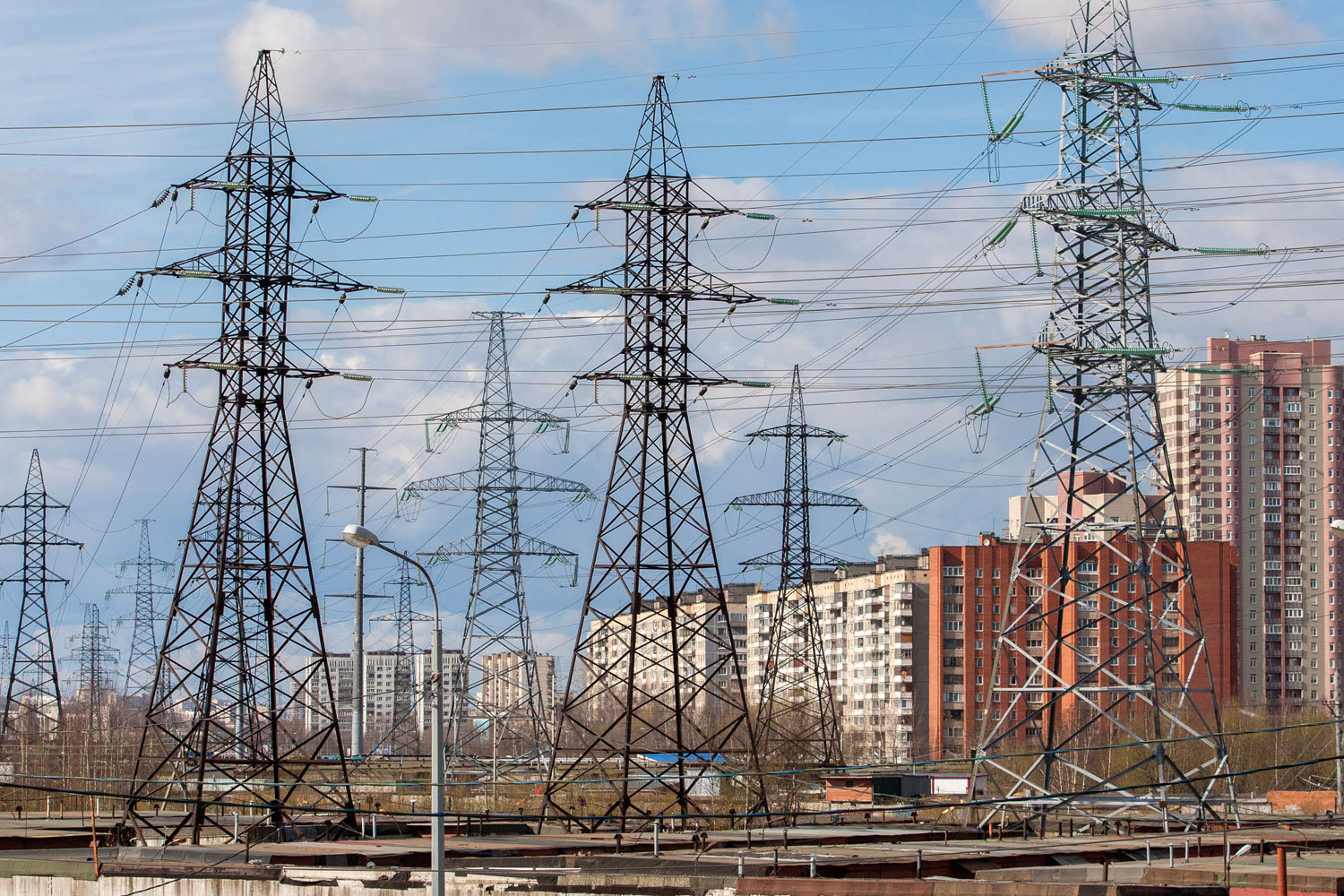 Город объединит свои сетевые компании с «Ленэнерго»